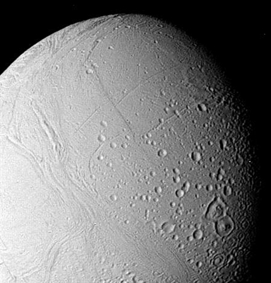 Tapeta: Pierścienie Saturna w ultrafiolecie
