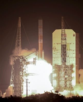 Lanzamiento de cohete Delta IV desde Cabo Cañaveral con satélite militar estadounidense