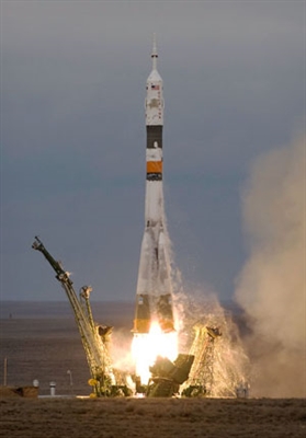 Expedición 14 se lanza en ruso Soyuz