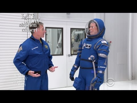 Komiker Stephen Colbert snakker med NASAs John Grunsfeld About Curiosity Rover Landing