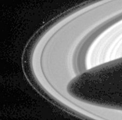 Prometeo tuerce los anillos de Saturno