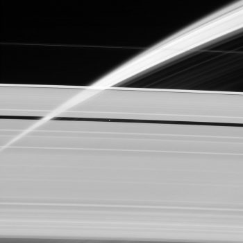 Pan pour combler une lacune dans les anneaux de Saturne