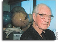 Der Astronom Fred Whipple stirbt