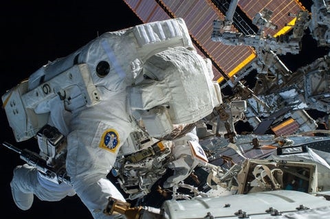 Οι αστροναύτες προετοιμάζονται για τρίτο διαστημικό περίπατο