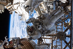 Astronauci przygotowują się na trzeci spacer kosmiczny