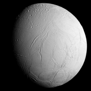 Enceladus ma atmosferę