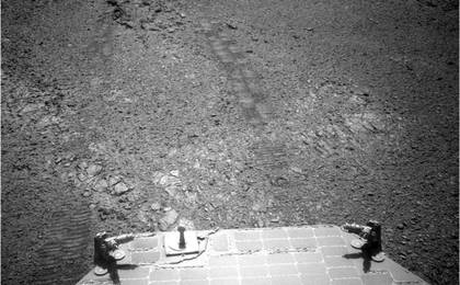 Kapal Angkasa Melihat Mars Rover dari Orbit