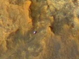 Statek kosmiczny widzi łazika marsjańskiego z orbity