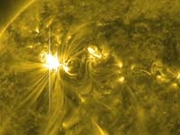 Le soleil éclate avec la plus grande éruption solaire du cycle