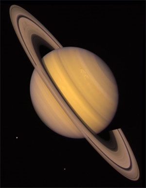 Petits Mimas, énorme Saturne