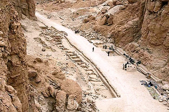 2 Mumien auf dem alten ägyptischen Friedhof ausgegraben, auf dem König Tut und andere Könige begraben wurden