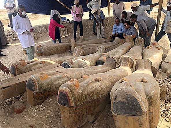 30 โลงศพที่เก็บรักษาไว้อย่างสมบูรณ์แบบถือมัมมี่นักบวชชาวอียิปต์โบราณที่ค้นพบ