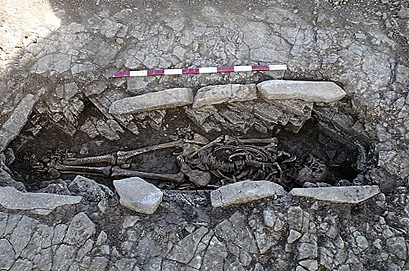 50 Graves of Slave Who Toiled tại Biệt thự La Mã được khai quật ở Anh