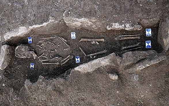 86 esqueletos desenterrados do cemitério medieval oculto no país de Gales