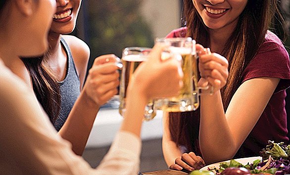 Rượu làm tăng nguy cơ ung thư vú. Nhiều phụ nữ không có ý tưởng.