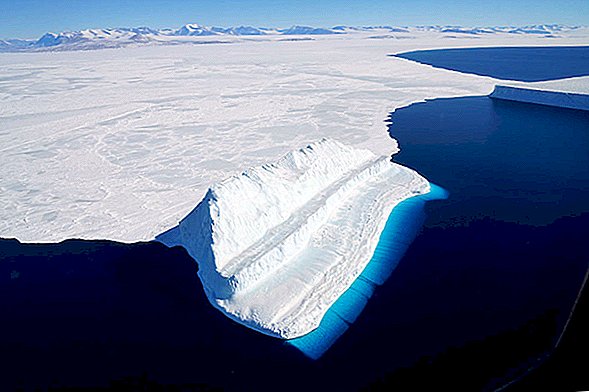 Antarctica este acum să sute de sute de gigatone de gheață în ocean chiar acum