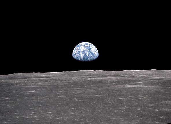 アポロのサンプルは月が私たちが思ったより何百万年も古いことを明らかにしている
