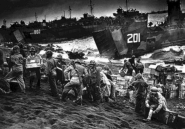 معركة Iwo Jima: انتصار مروع لقوات الحلفاء