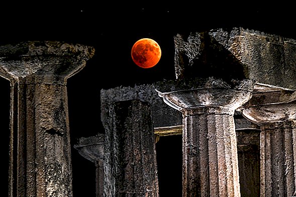 El mejor eclipse lunar durante años está sucediendo esta noche