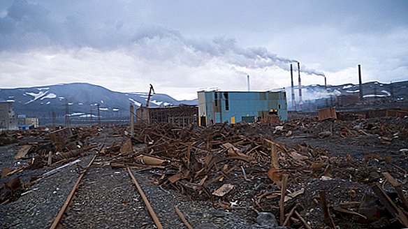 'Hujan Darah' di Siberia Mungkin Disebabkan oleh Sebilangan Sampah Industri