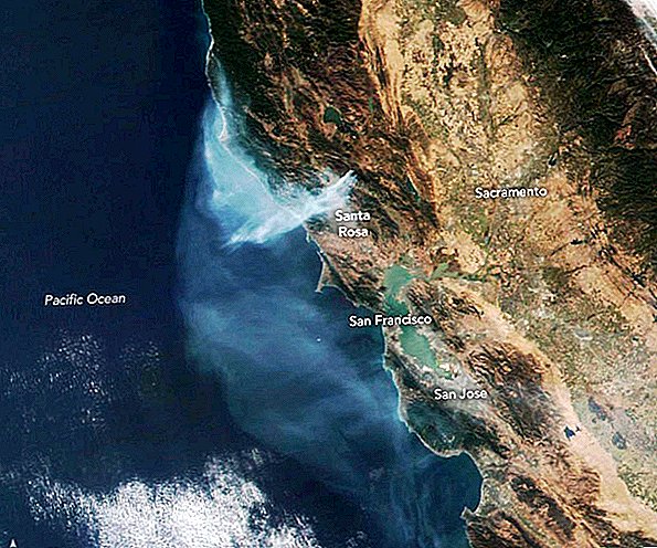 California Kincade Fire Spawns Plume Besar Dapat dilihat dari Space