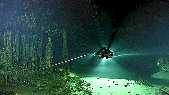 Grotta degli 'Inferi Maya' piena di creature che mangiano metano