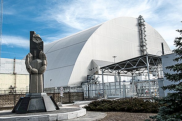 El sarcófago desmoronado de Chernobyl, construido para contener radiación mortal, será derribado
