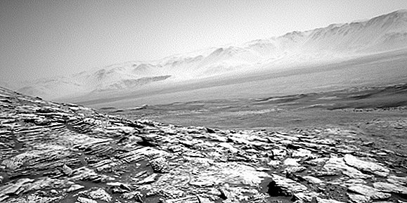 أخذت The Curiosity Rover صورة Emo للغاية لسجنها المريخ الصخري
