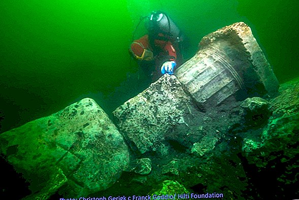 Thợ lặn tìm thấy dấu tích của ngôi đền cổ ở thành phố Ai Cập chìm