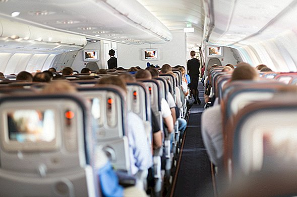 Dokter in het vliegtuig stelt de ongebruikelijke toestand van de mens in de lucht vast