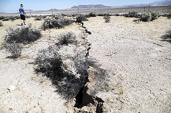Poruchy, které se roztrhly v Twin Kalifornii, se otřásly, jsou velmi, velmi divné, říkají geologové.
