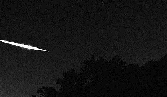 2017 년 일본을 날아온 불 덩어리는 언젠가 지구를 위협 할 수있는 작은 소행성이었다