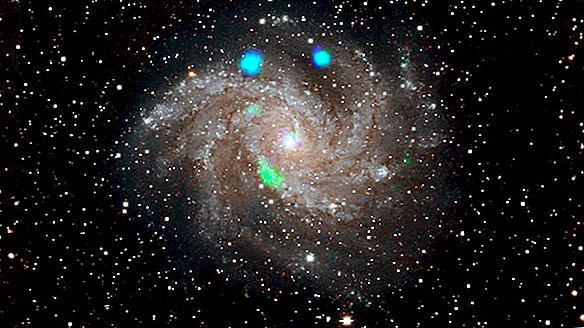 "مجرة الألعاب النارية" تنفجر في ضوء الأشعة السينية ، والعلماء مرتبكون