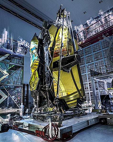 「ゴースト」が新しい画像の巨大な望遠鏡の周りをホバリング