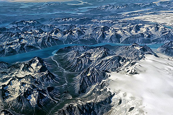 يذوب الصفيحة الجليدية في غرينلاند بمعدل مذهل