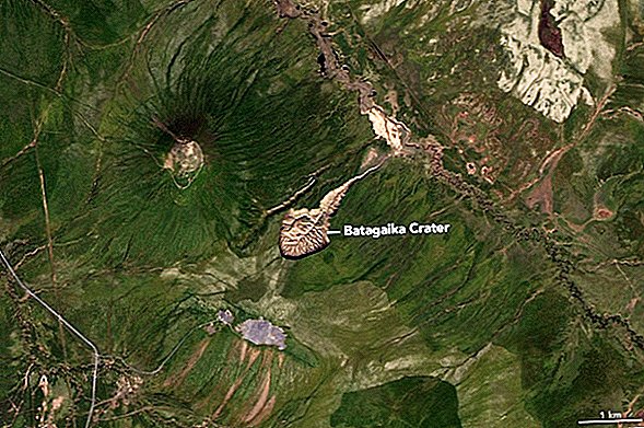 Groeiende Siberische krater gezien door satelliet