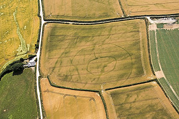 हीट वेव इंग्लैंड में खोई हुई सभ्यताओं के फसल के निशान दिखाती है
