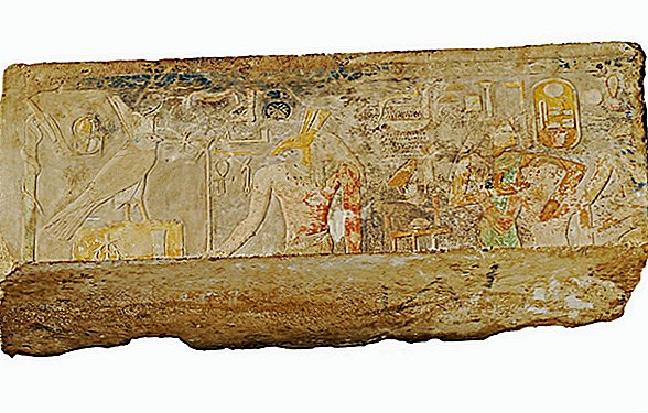 Làm thế nào 2 chạm khắc khổng lồ được tìm thấy gần Kim tự tháp Ai Cập đã được giải cứu từ những kẻ cướp bóc