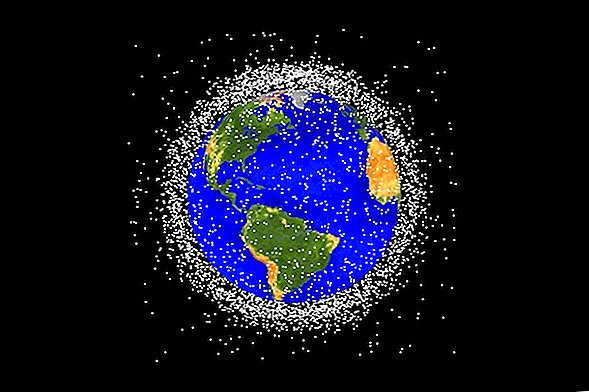 Колко космическа боклук удря Земята?