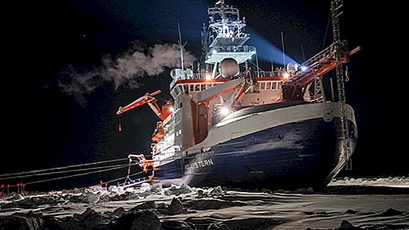 Jak se výzkumná loď unášející poblíž severního pólu vyhýbala katastrofě koronaviry