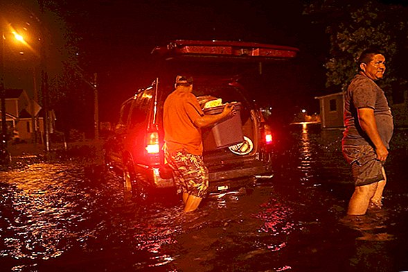 Orkaan Florence maakt aanlanding in North Carolina, Slams US Southeast Coast met Raging Winds and Rain