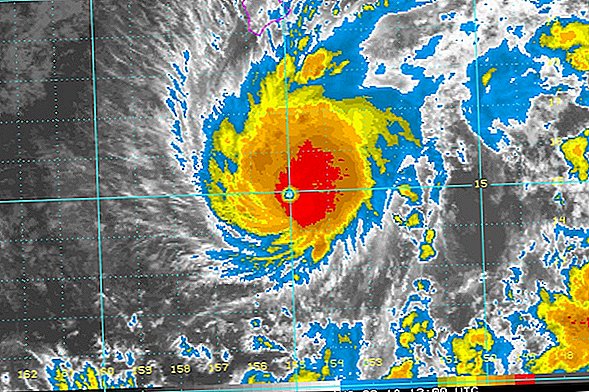Hurricane Lane, ein Monster-Sturm der Kategorie 4, Fässer in Richtung Hawaii