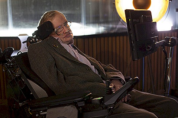 I ett sista TV-utseende föreställer Stephen Hawking Humanity Colonizing Alien Worlds