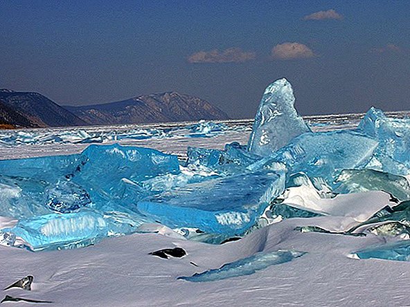 На фотографіях: Заморожені озера взимку