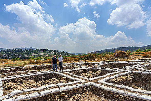 الكشف عن أكبر مستوطنة من العصر الحجري الحديث في إسرائيل. قد يعيش هناك ما يصل إلى 3000 شخص.