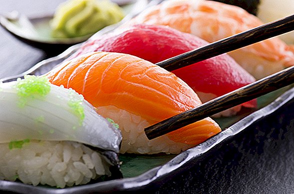 Mann Verträge Gut Parasite nach dem Essen von Sushi
