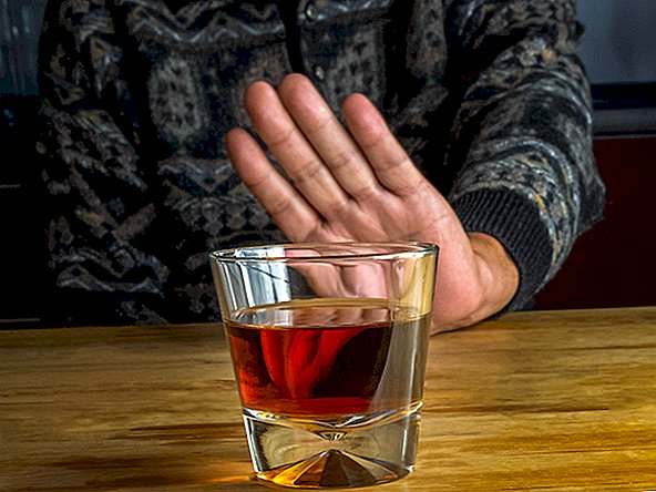 Un uomo continuava a ubriacarsi senza usare alcol. Si scopre, il suo istinto produce la propria bevanda.