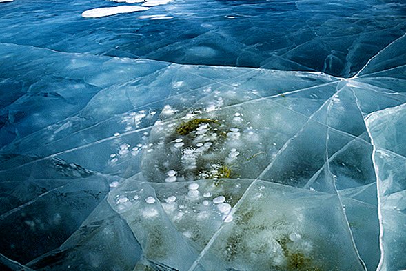כתמים אדירים של 'קרח האש' אורבים מתחת לאוקיאנוס. אנחנו לא יודעים כמעט כלום עליהם.