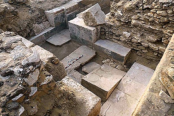 Découverte officielle du sarcophage de calcaire à l'intérieur de la momie du pharaon en Égypte