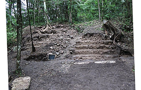 Valokuvat: Kaiverrukset kuvaavat Maya-pallopelaajia toiminnassa